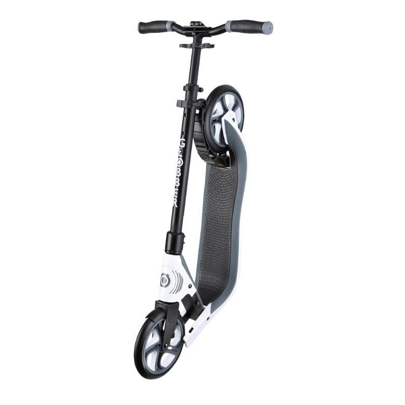 Globber monopatin One NL 205 blanco con negro